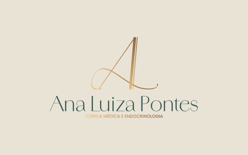 Logotipo de Ana Luiza Pontes, clínica médica e endocrinologia: monograma dourado sobre o nome.
